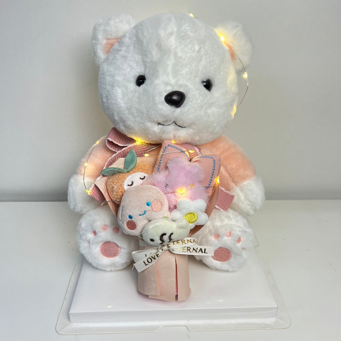 Medvídek s kyticí s plyšáky - Růžová v průhledném boxu 30 x 22cm