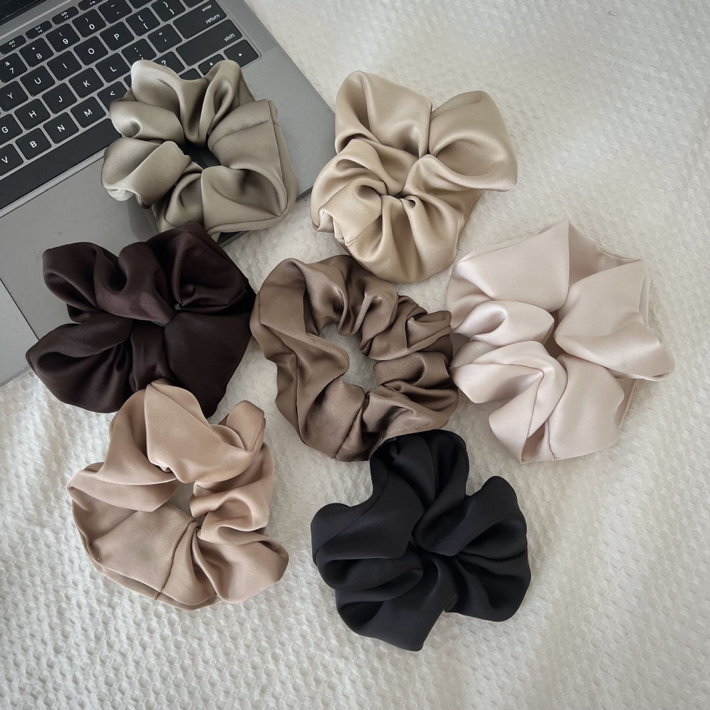 Saténové scrunchie