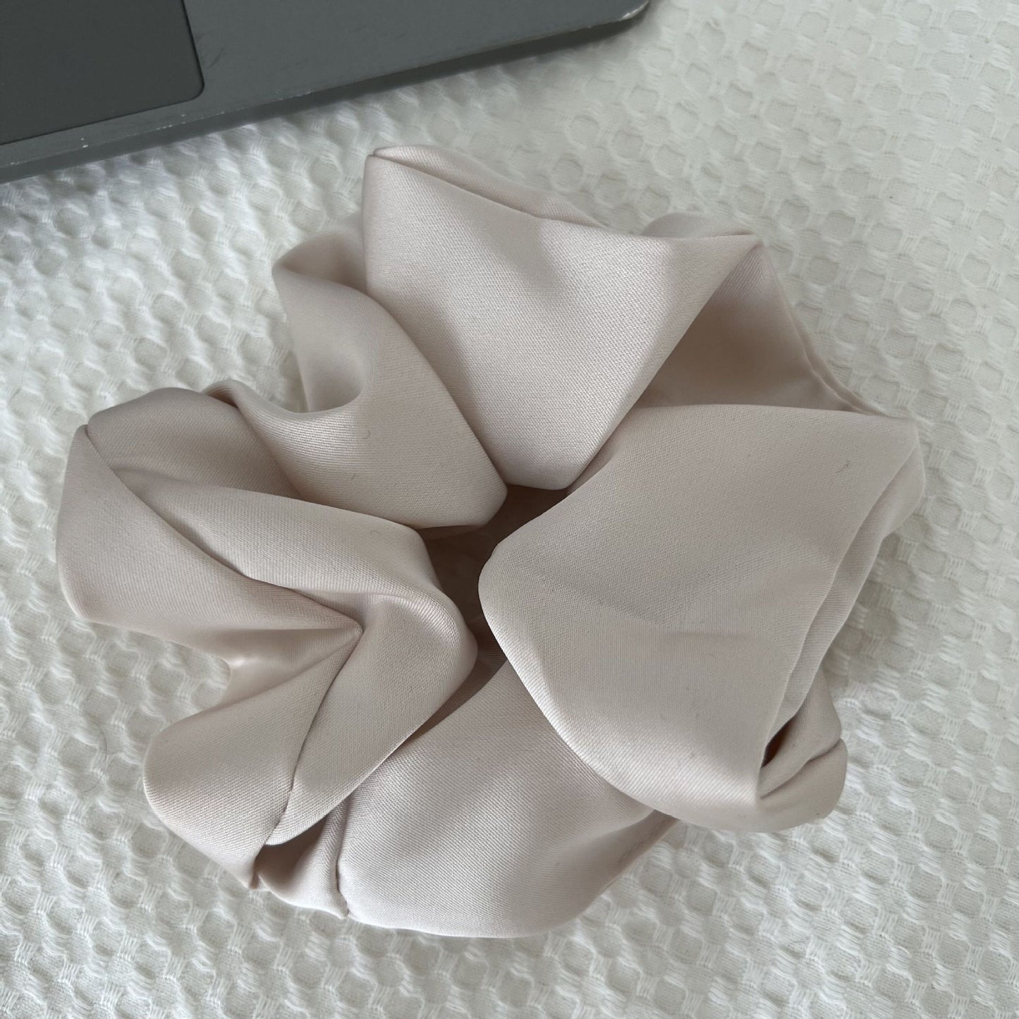 Saténové scrunchie