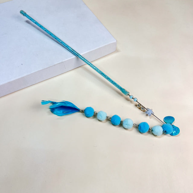 ANNAM Škádlítko s pom pom šňůrkou 40cm