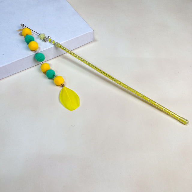 ANNAM Škádlítko s pom pom šňůrkou 40cm