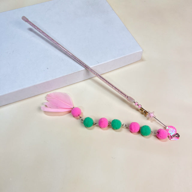 ANNAM Škádlítko s pom pom šňůrkou 40cm
