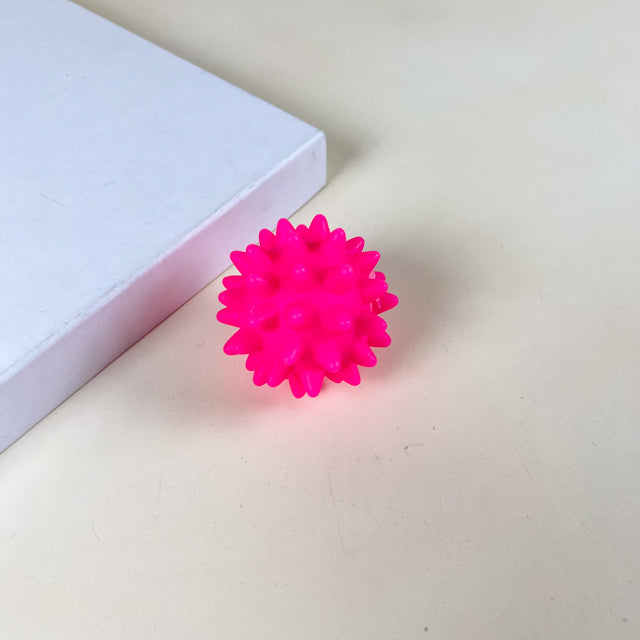 ANNAM Gumový míček s bodláky 5.5 cm