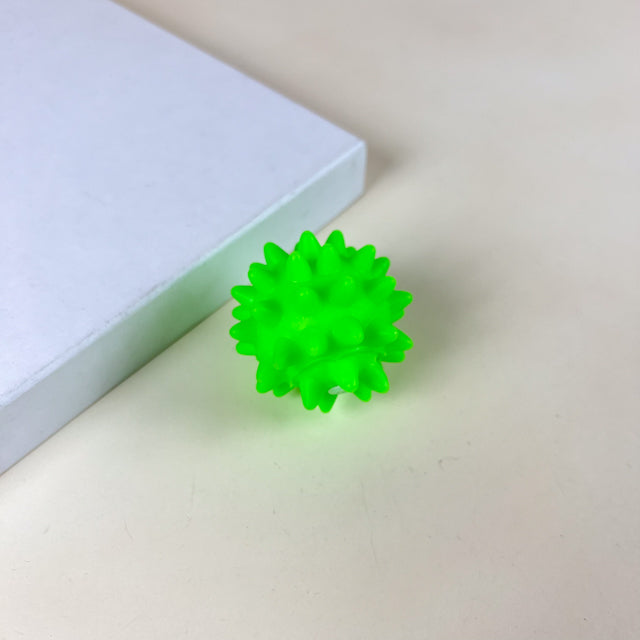 ANNAM Gumový míček s bodláky 5.5 cm