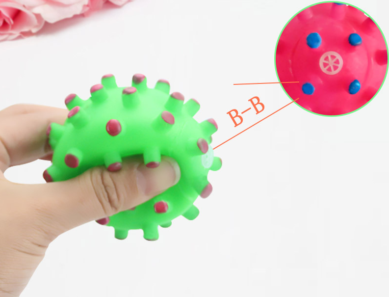 ANNAM Gumový pískací míč s bodlinama 6 cm