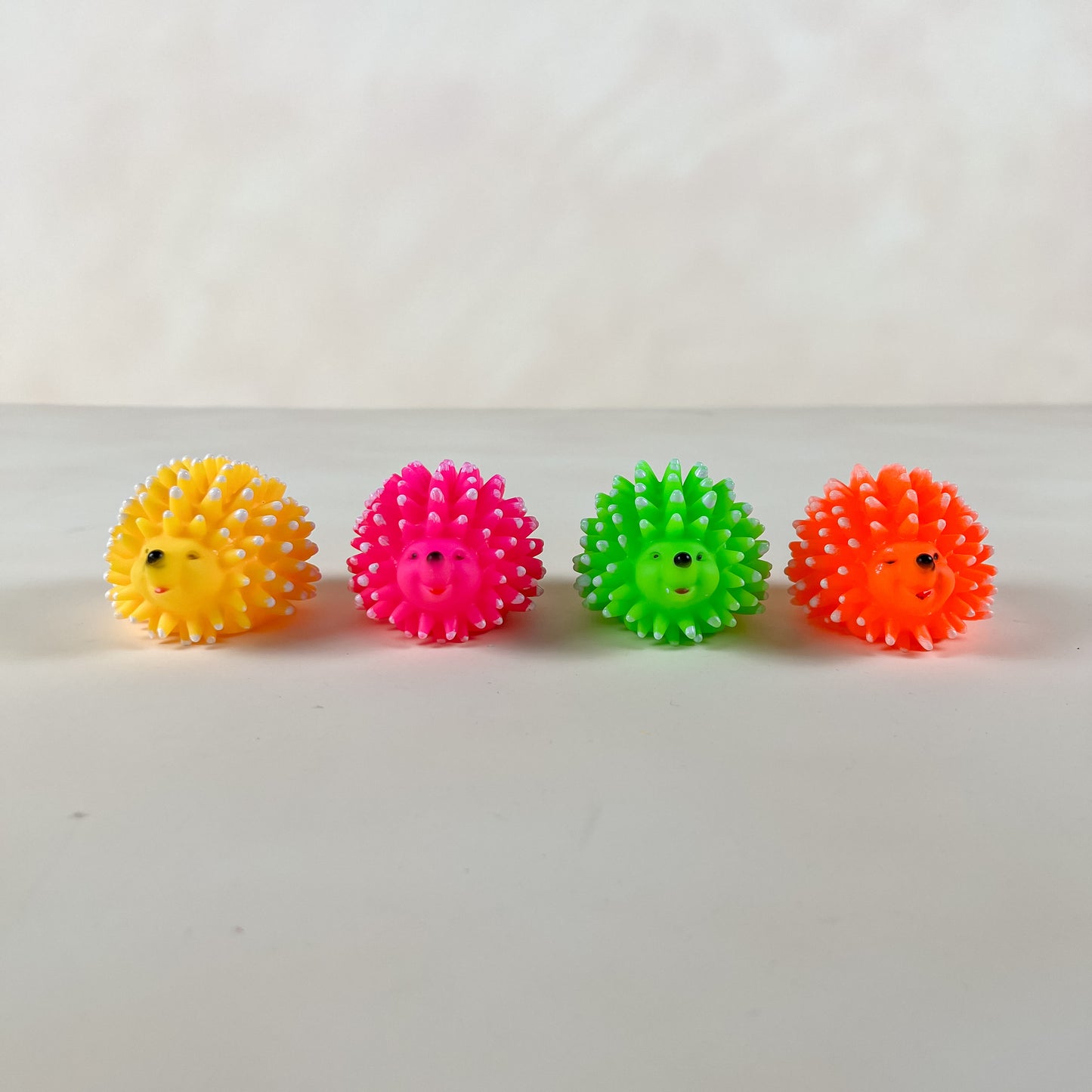 Sand hedgehog 4pcs x 9cm, different colors (price for the whole set)