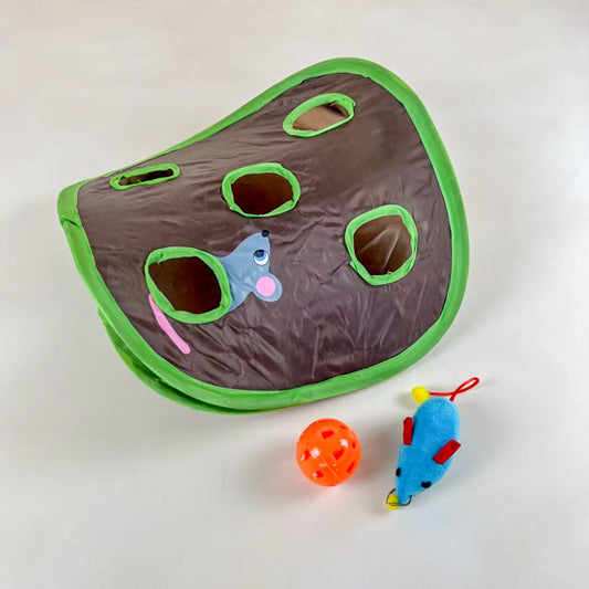 Mouse Hunt Toy - a hunting toy with a mouse and a ball