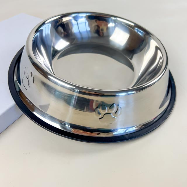 Stainless steel bowl with rubber pad