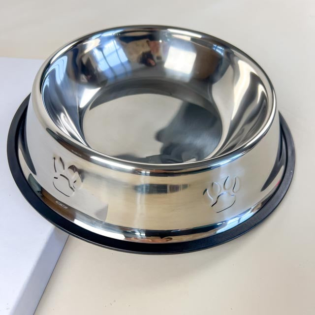 Stainless steel bowl with rubber pad