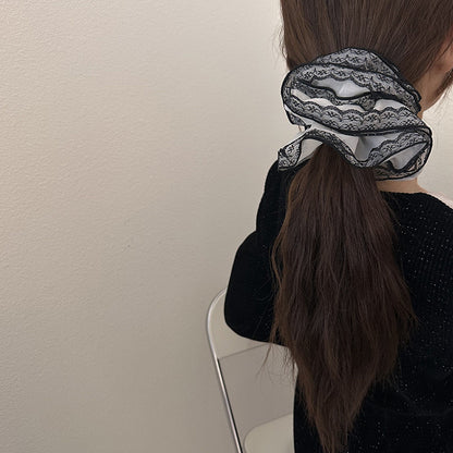 Krajkovaná scrunchie