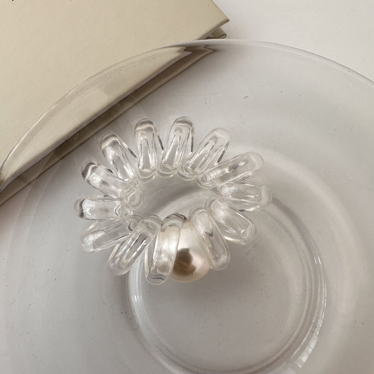 Tlustá průhledná gumička s perlou