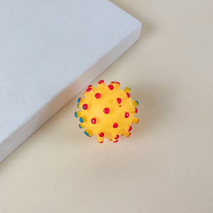 VVANN Gumový pískací míč s bodlinama 6 cm